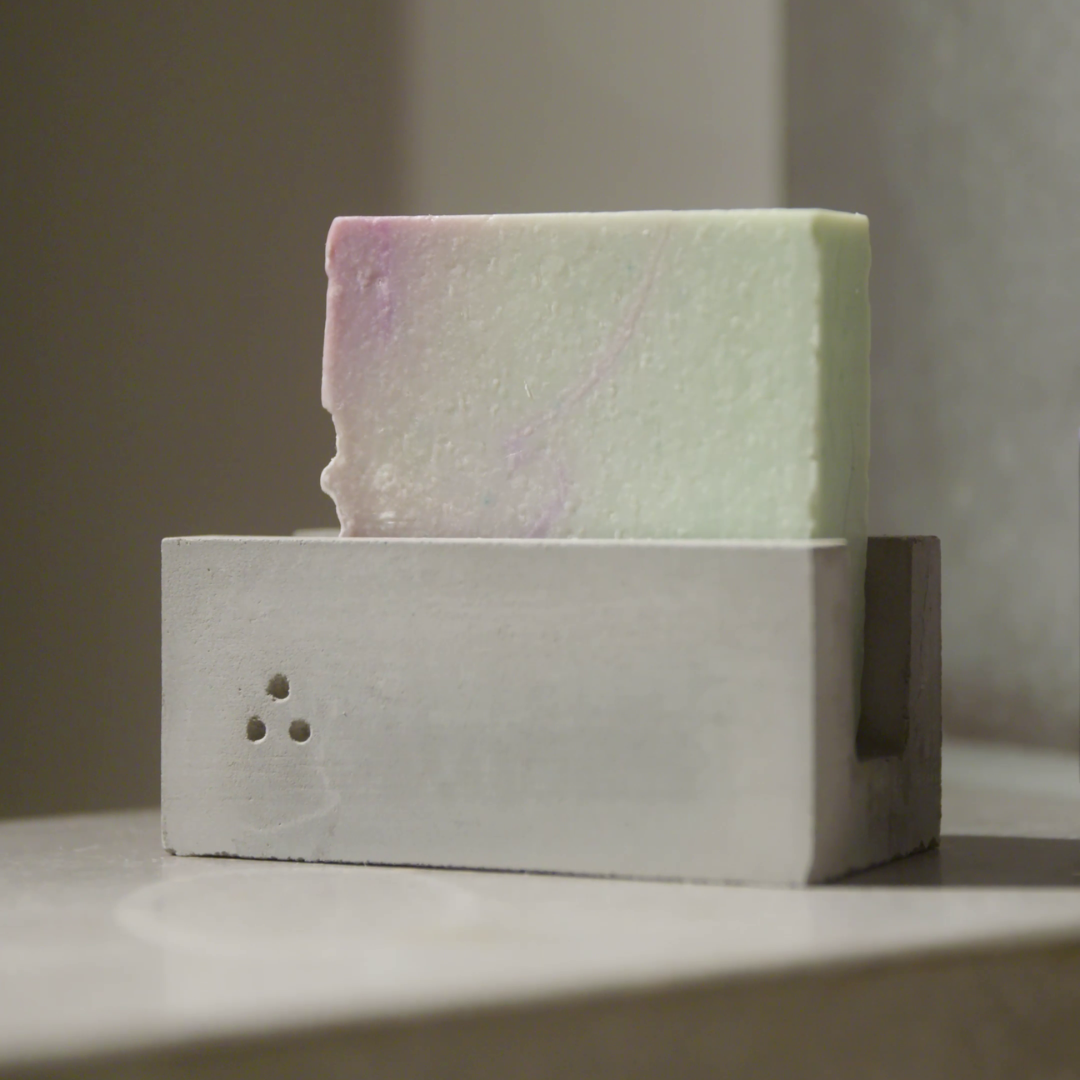 block 002 — nährende Pflegeseife mit Traubenkernöl für reife Haut ∴ therefore beauty