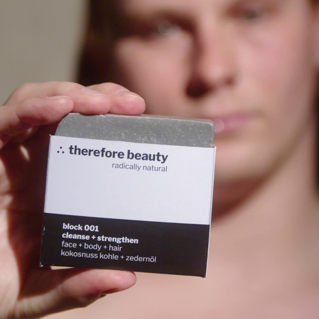 block 001 — klärende Pflegeseife mit Aktivkohle & Zedernöl | 3‑in‑1 für Gesicht, Körper & Haare ∴ therefore beauty